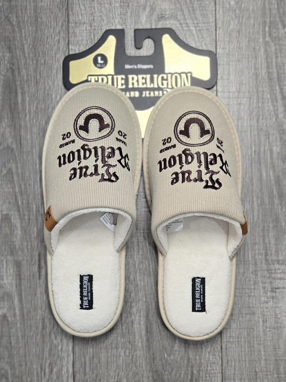True Religion Men’s Slippers Large 11-12 Beige Cream Rhinestone Logo NWT.